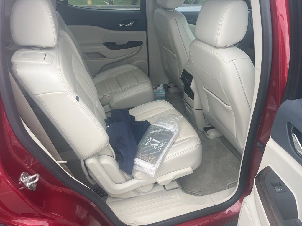 Used 2020 GMC Acadia Denali w/ Technology Package FWD image 7