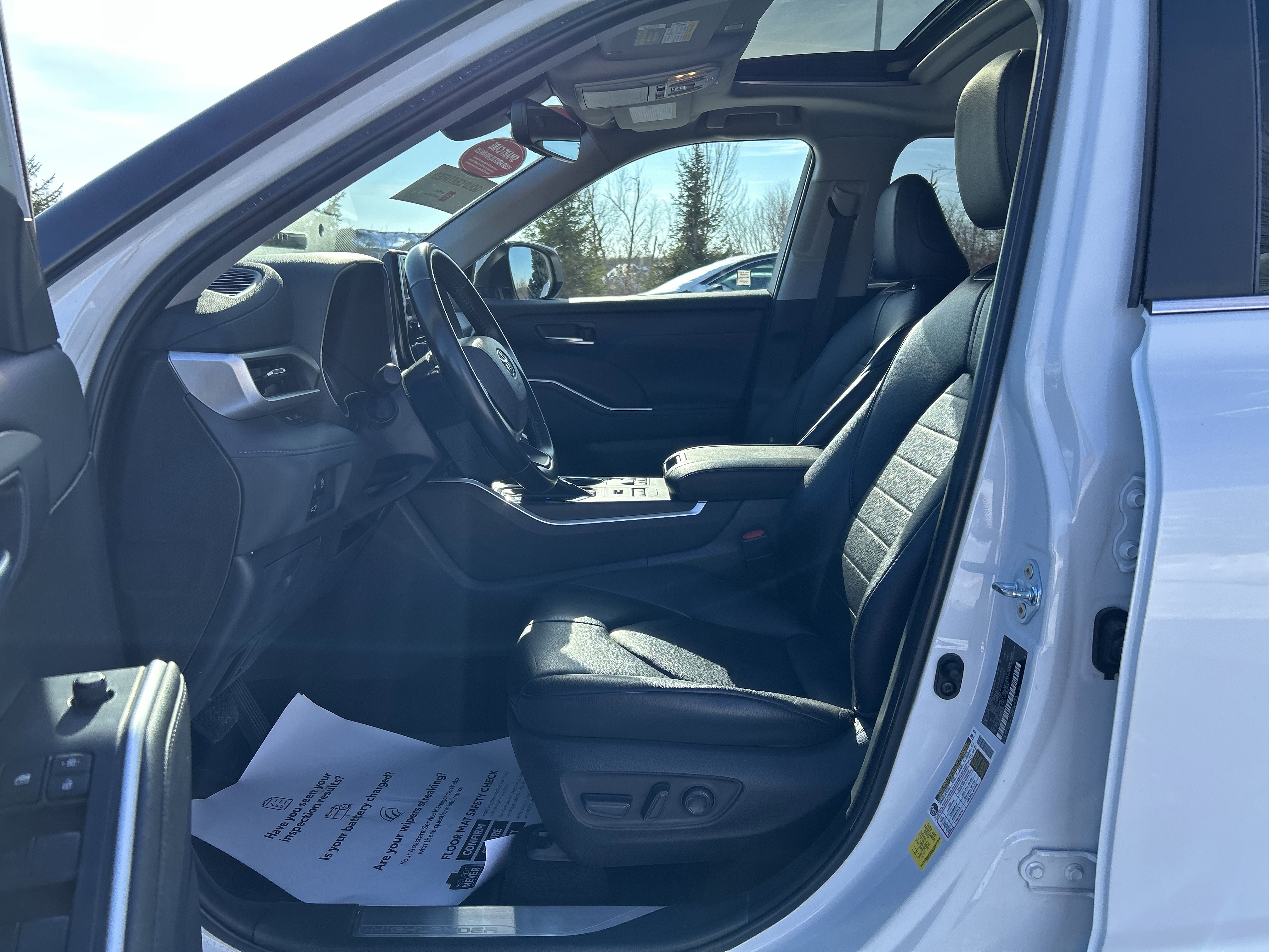 Certified 2023 Toyota Highlander XLE image 13