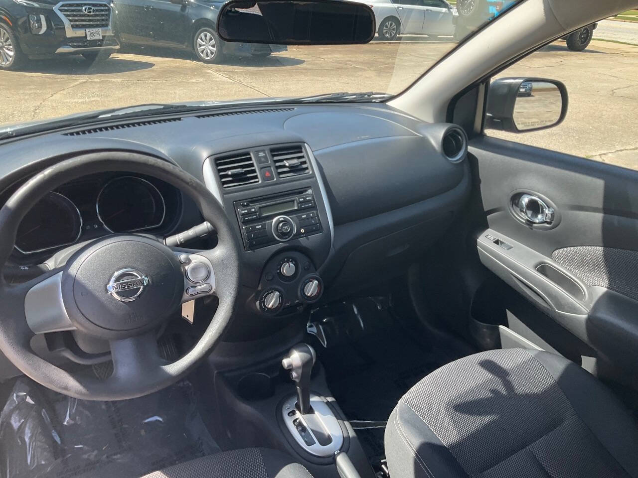 Used 2014 Nissan Versa SV FWD image 12
