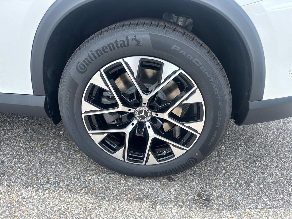 Used 2025 Mercedes-Benz GLC 350e 4MATIC image 3