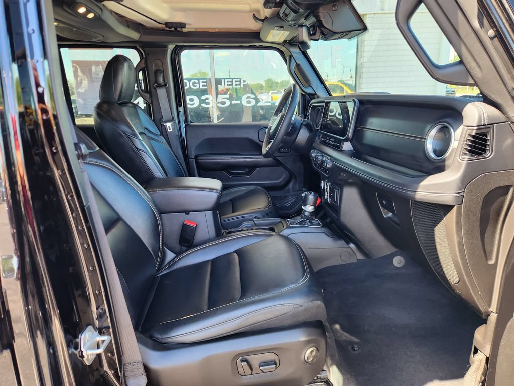 Used 2024 Jeep Wrangler Unlimited Sahara w/ Technology Group AWD/4WD image 10