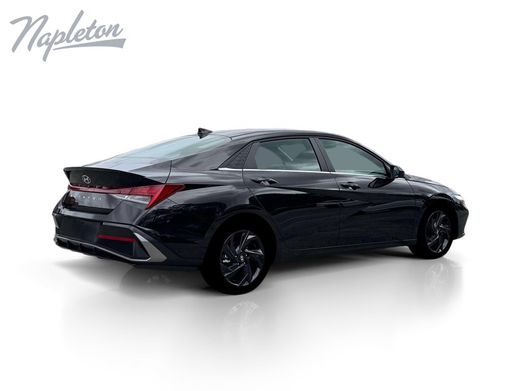 New 2026 Hyundai Elantra SEL Sport Premium FWD image 9