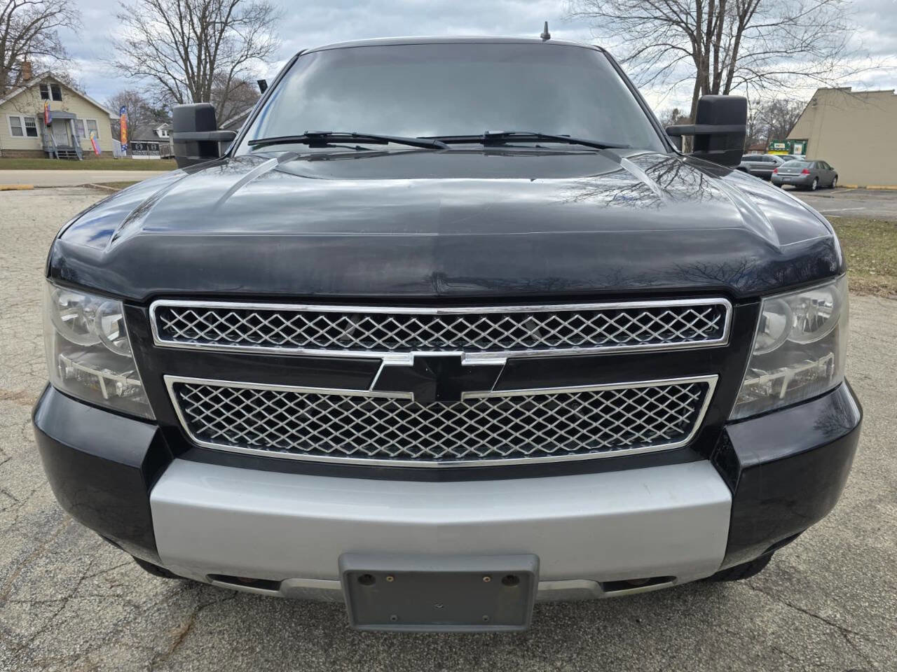 Used 2008 Chevrolet Suburban LT w/ LT Preferred Equipment Group image 2