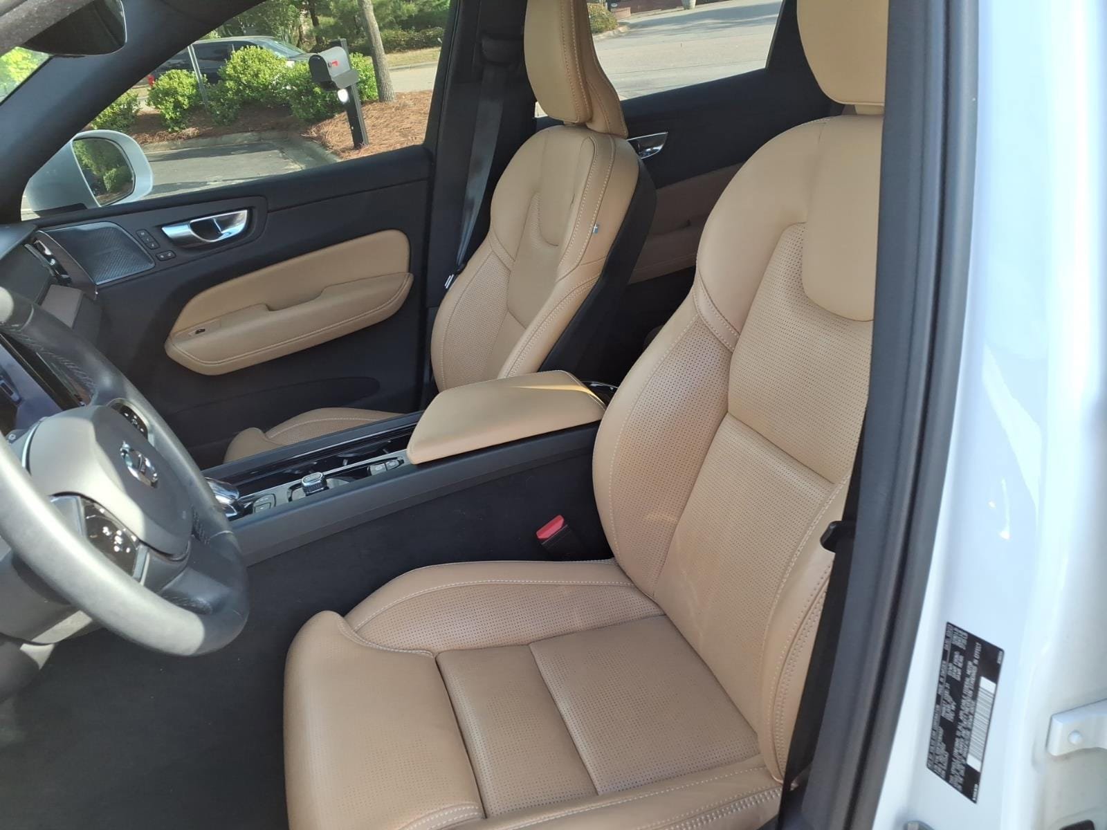 Used 2023 Volvo XC60 B5 Ultimate image 19
