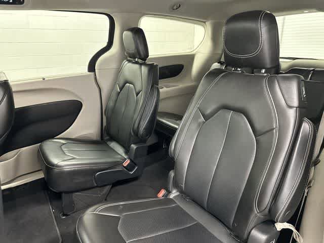 Used 2020 Chrysler Voyager Lxi FWD image 14