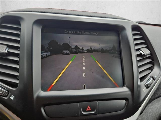Used 2015 Jeep Cherokee Trailhawk AWD/4WD image 14