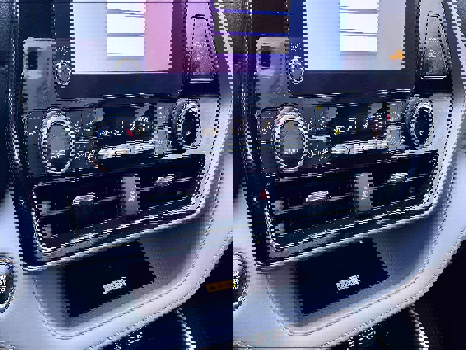 Used 2023 Toyota Highlander XLE image 27