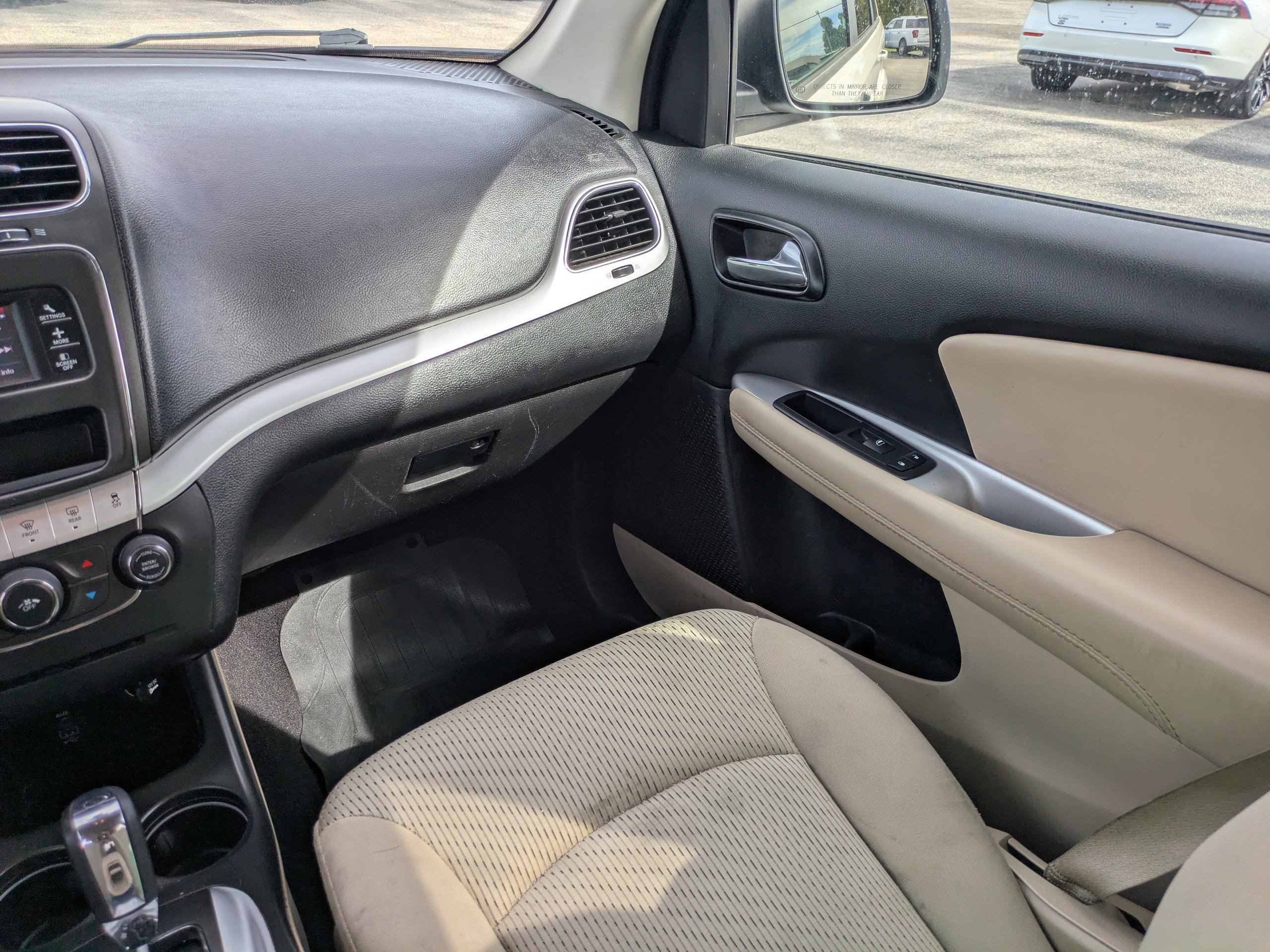 Used 2019 Dodge Journey SE FWD image 16