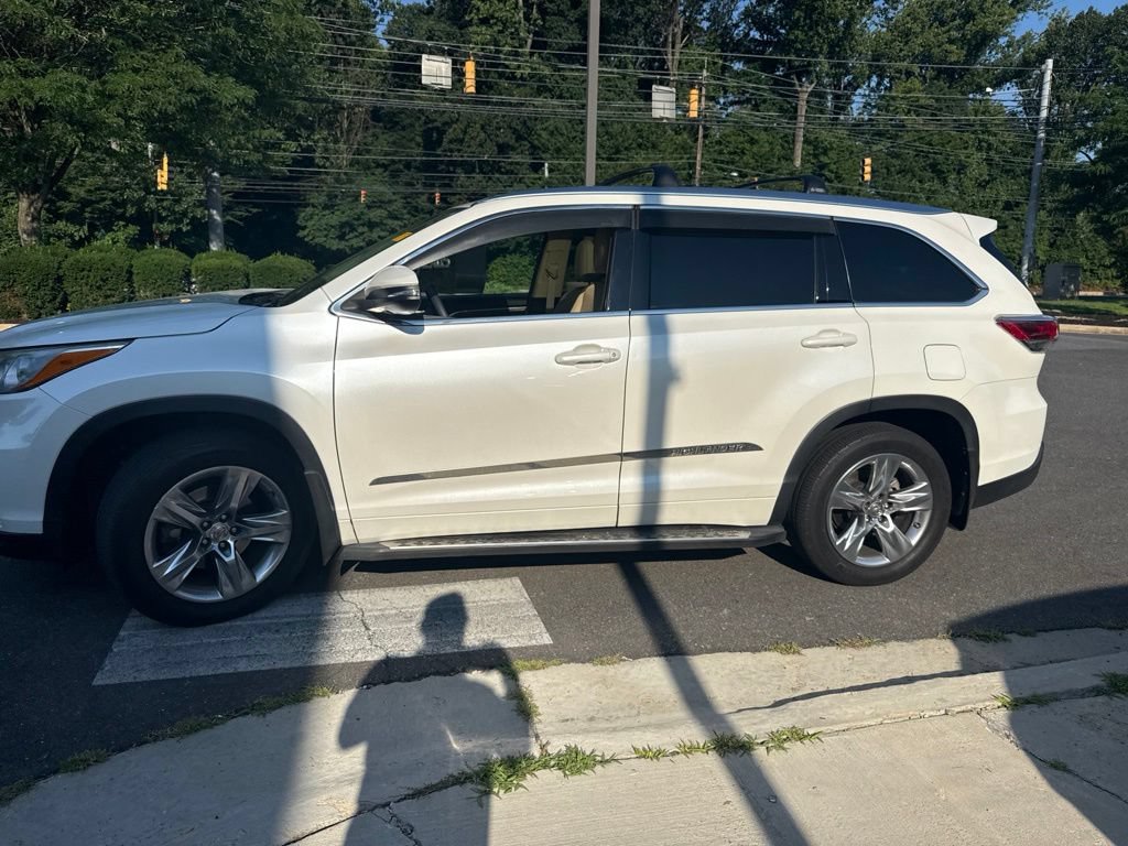 Used 2015 Toyota Highlander Limited Platinum AWD/4WD image 4