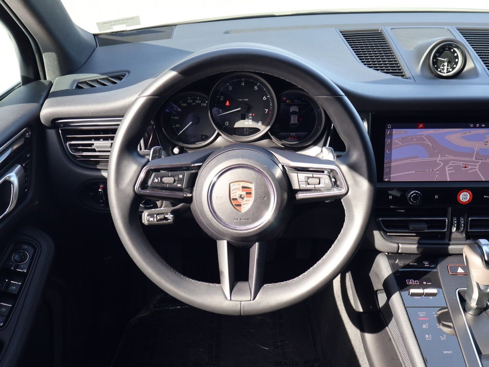 Certified 2025 Porsche Macan image 15