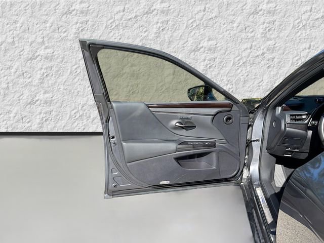 Used 2019 Lexus ES 300h w/ Premium Package image 19