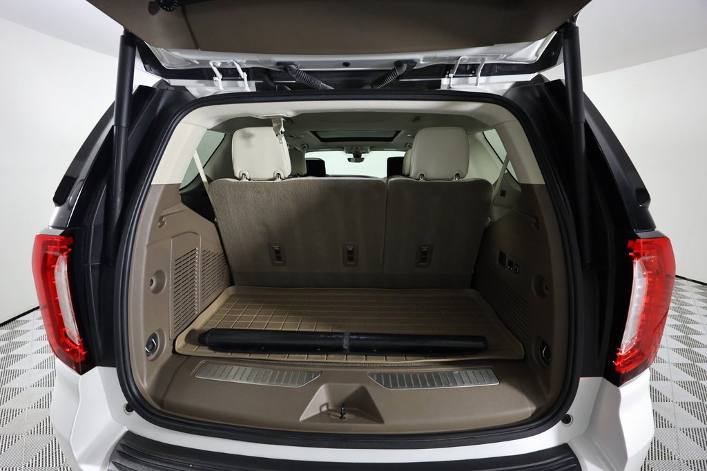 Used 2021 GMC Yukon Denali w/ Denali Premium Package image 14
