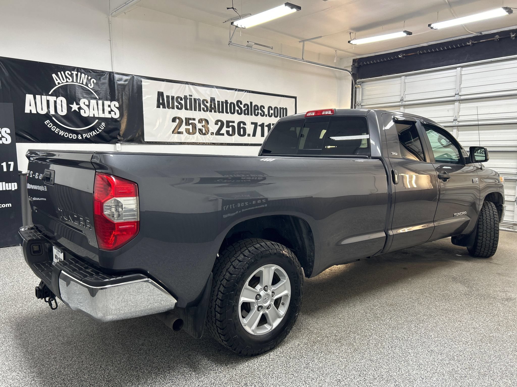 Used 2014 Toyota Tundra SR5 AWD/4WD image 6