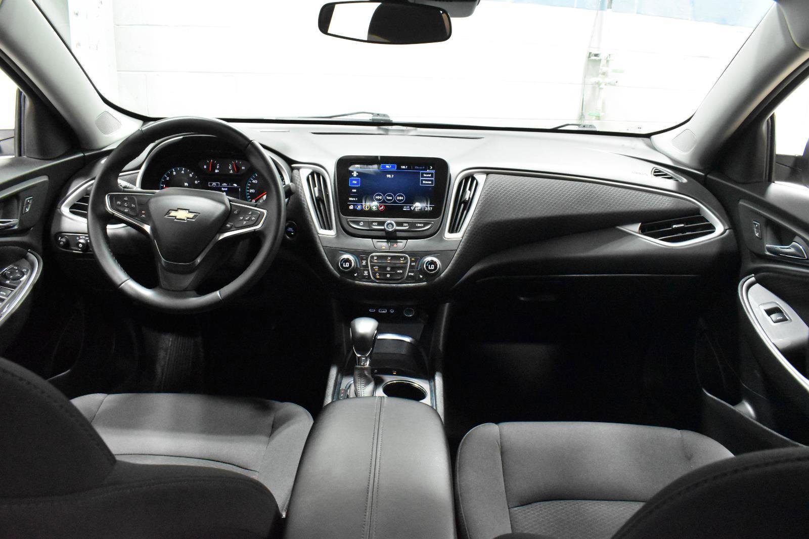 Used 2024 Chevrolet Malibu LT w/ Sport Edition image 5