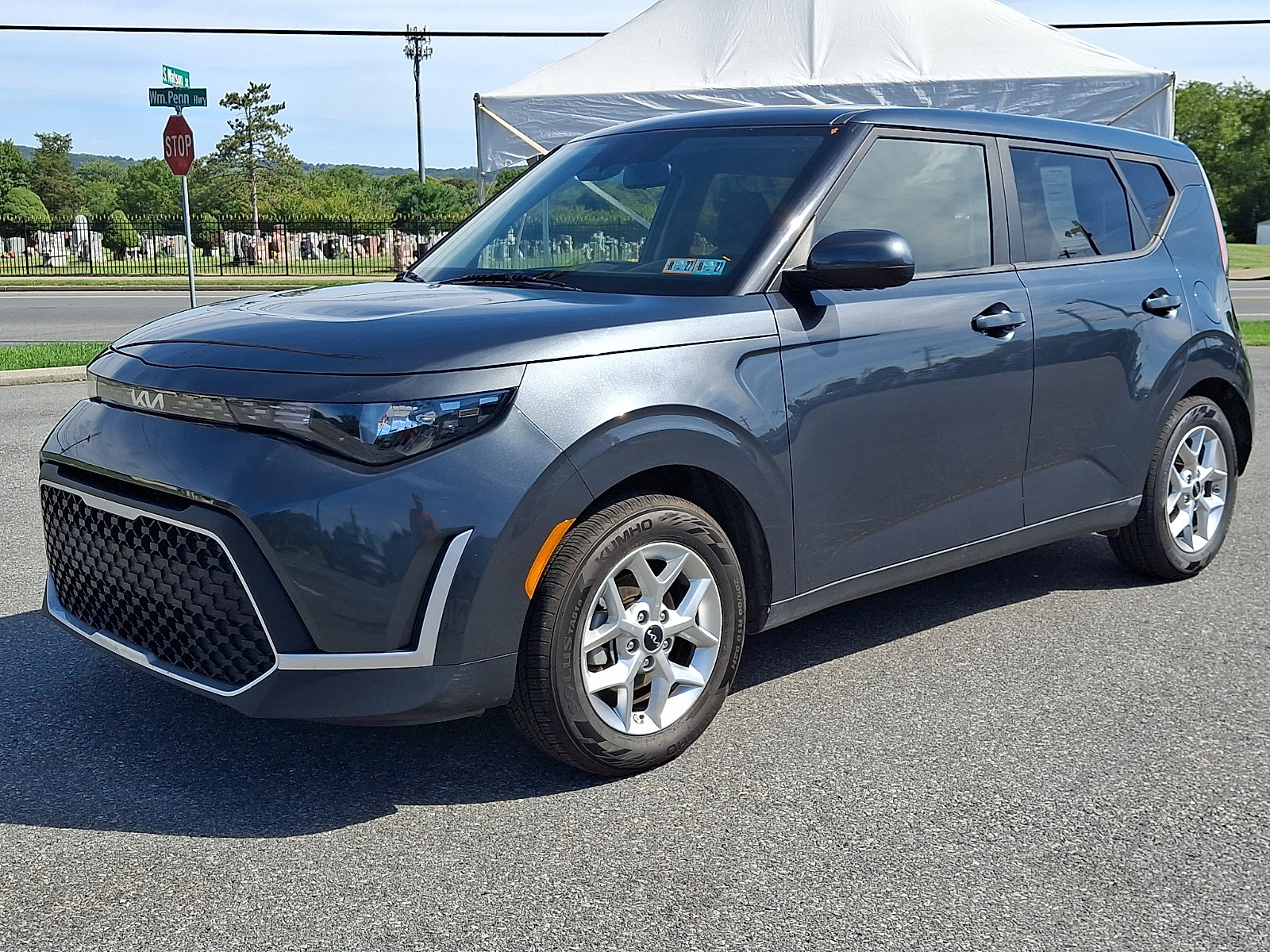 Used 2023 Kia Soul LX w/ LX Technology Package FWD image 3