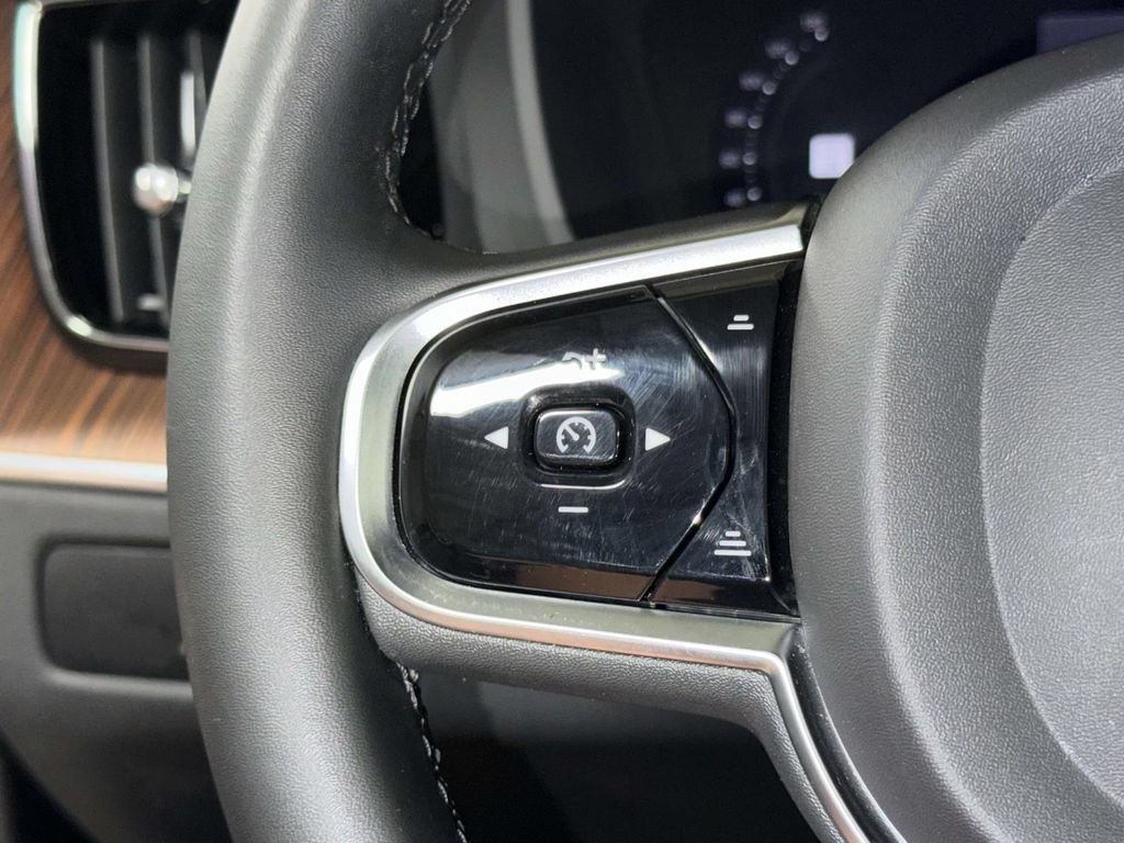Used 2024 Volvo XC60 B5 Plus w/ Protection Package Premier AWD/4WD image 31