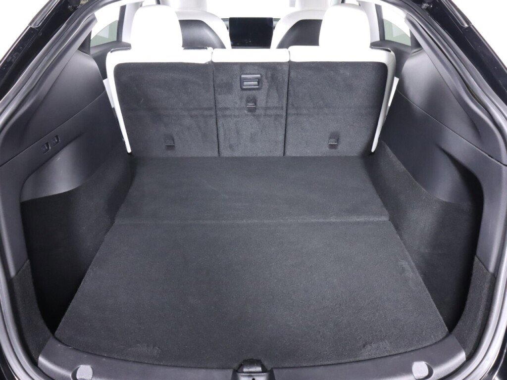 Used 2020 Tesla Model Y Long Range image 34