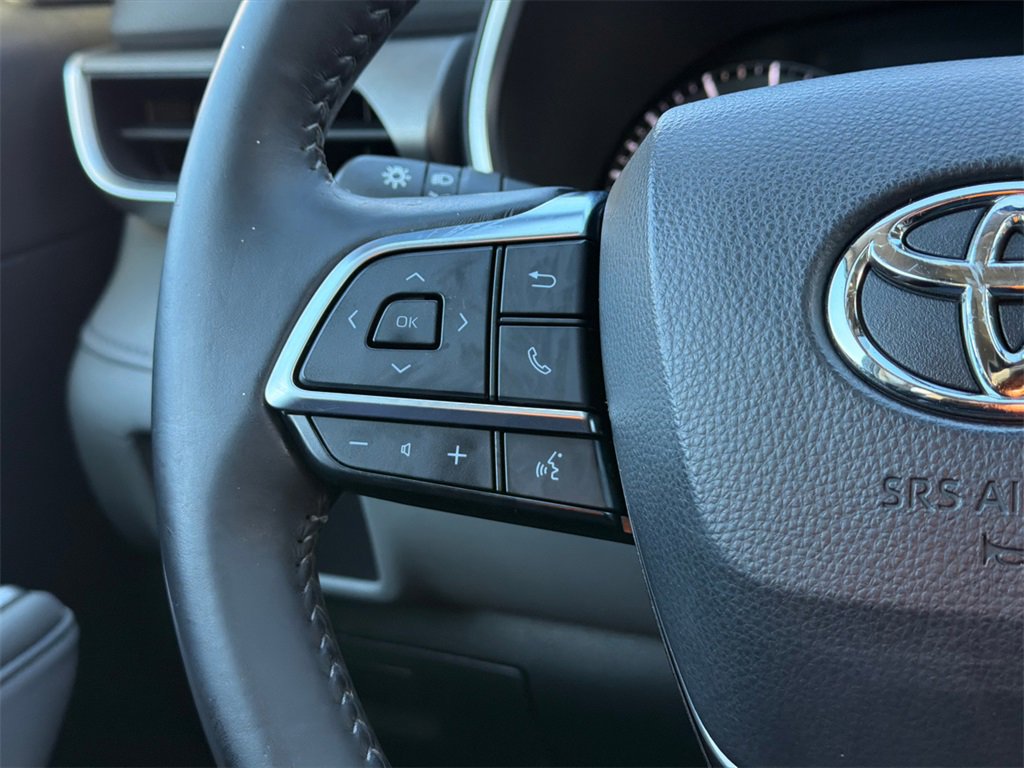 Used 2020 Toyota Highlander XLE image 25