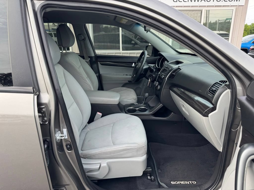 Used 2011 Kia Sorento LX AWD/4WD image 13