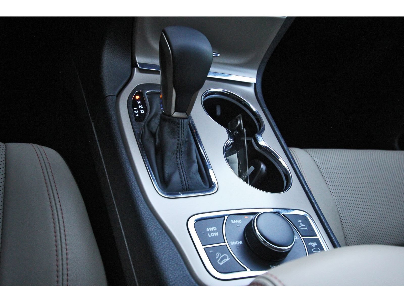 Used 2016 Jeep Grand Cherokee Limited 75th Anniversary AWD/4WD image 24