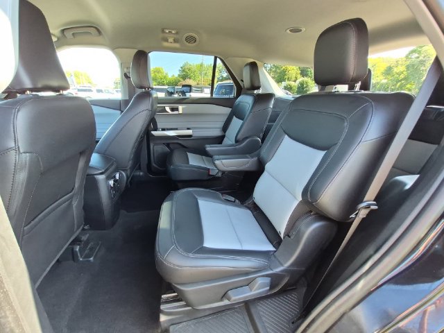 Used 2024 Ford Explorer XLT w/ Equipment Group 202A AWD/4WD image 29