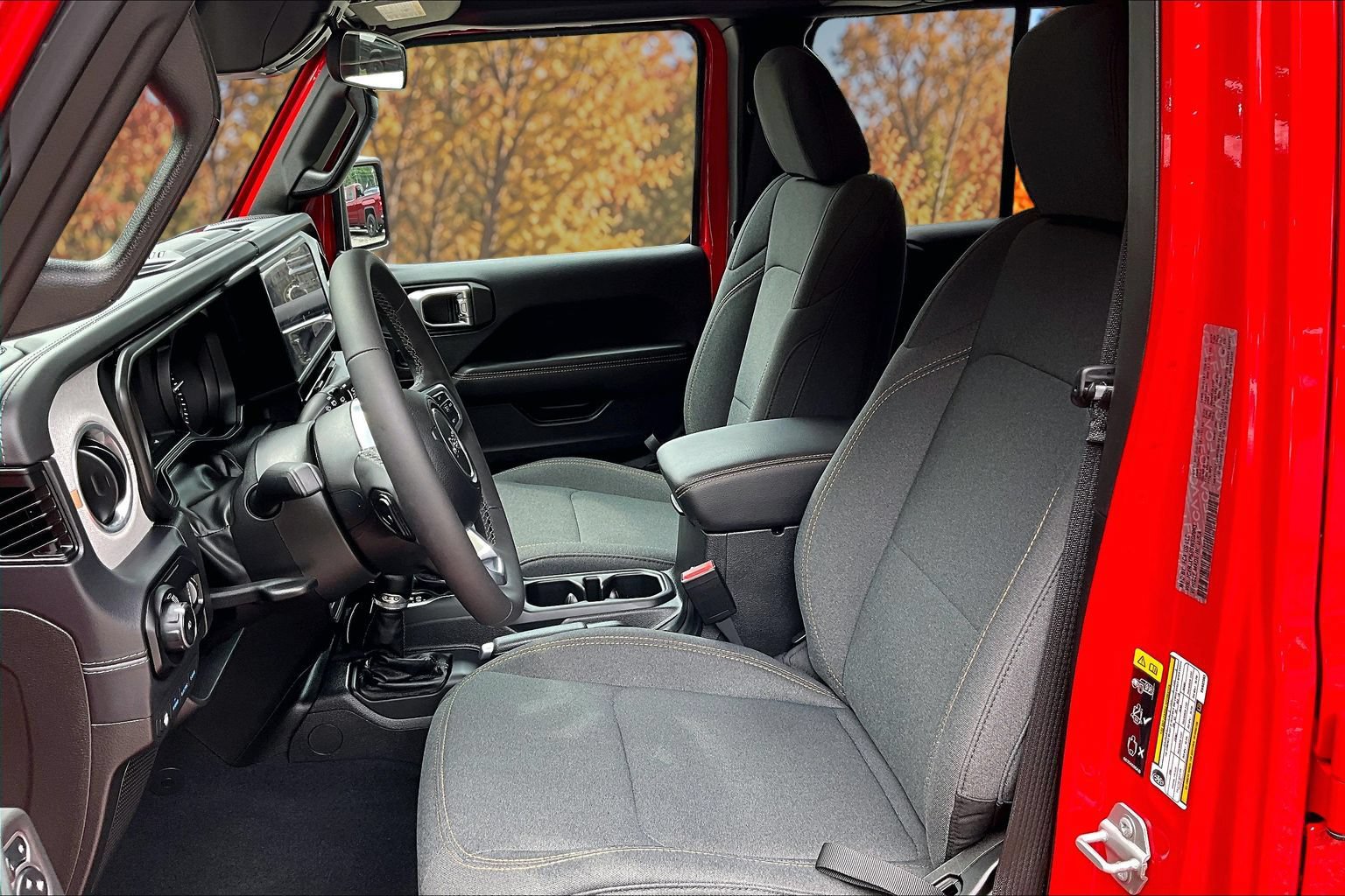 Used 2025 Jeep Wrangler Unlimited Sahara AWD/4WD image 28
