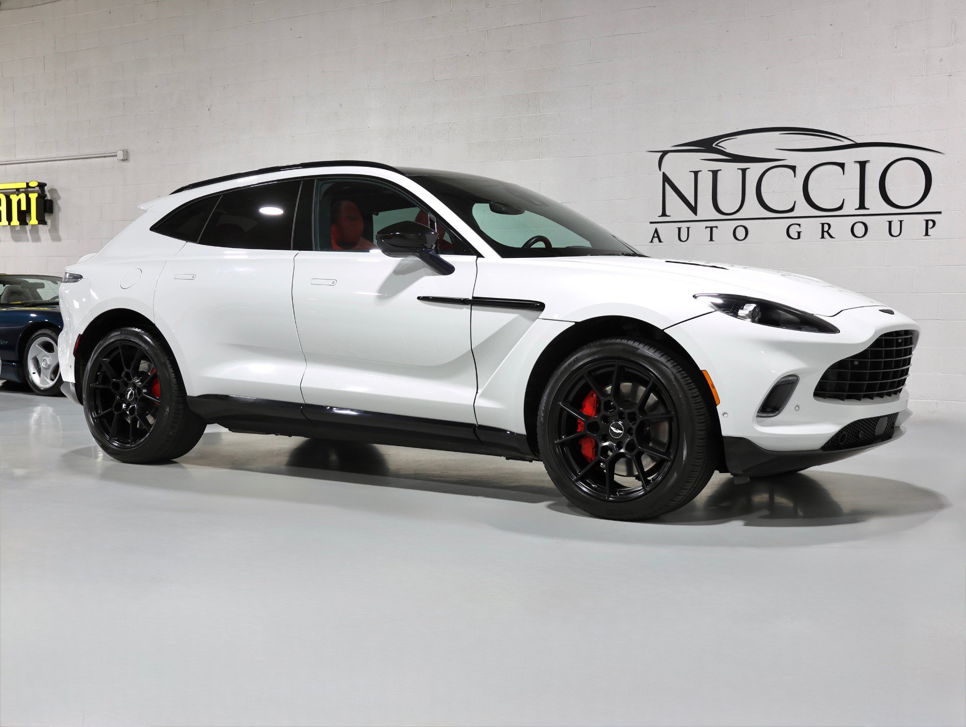 Used 2021 Aston Martin DBX AWD/4WD image 3