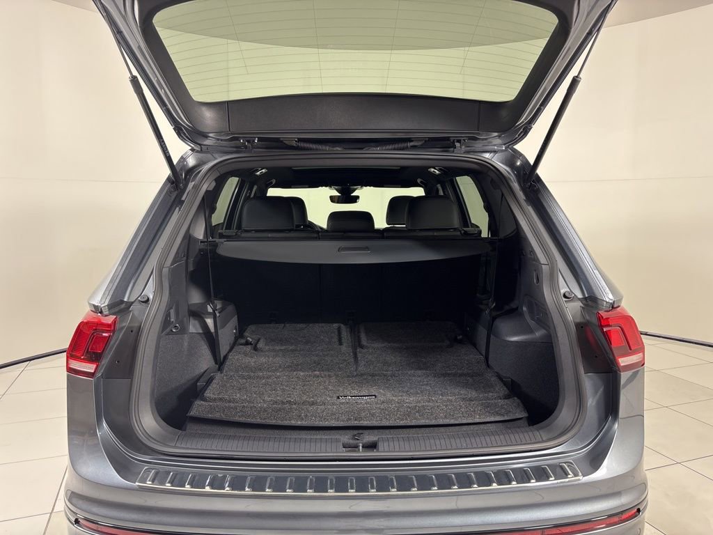 Used 2023 Volkswagen Tiguan SE R-Line image 27