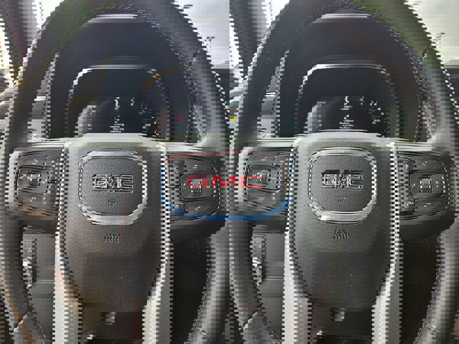 Used 2024 GMC Yukon SLT image 11