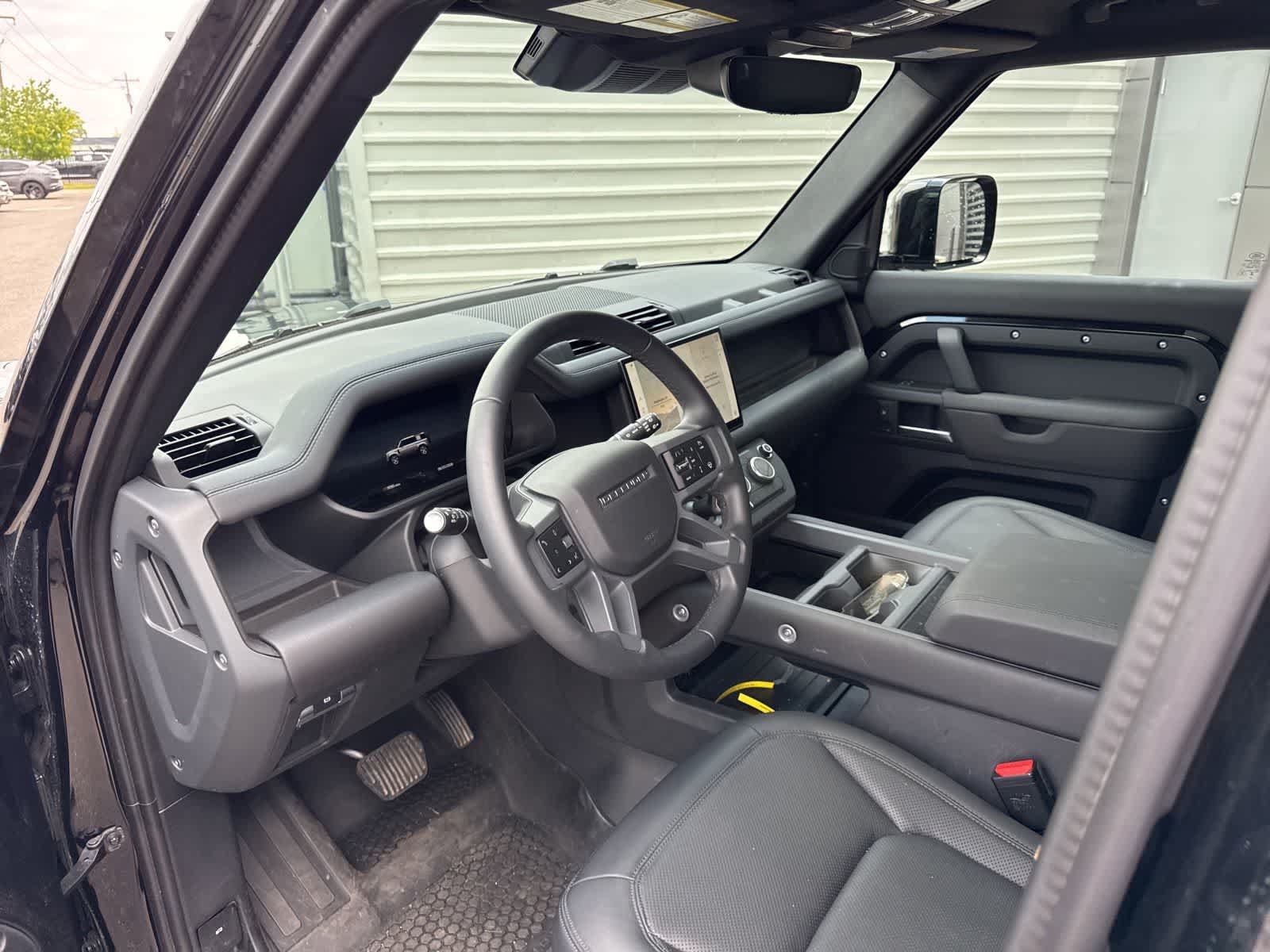 Used 2025 Land Rover Defender 110 S AWD/4WD image 9