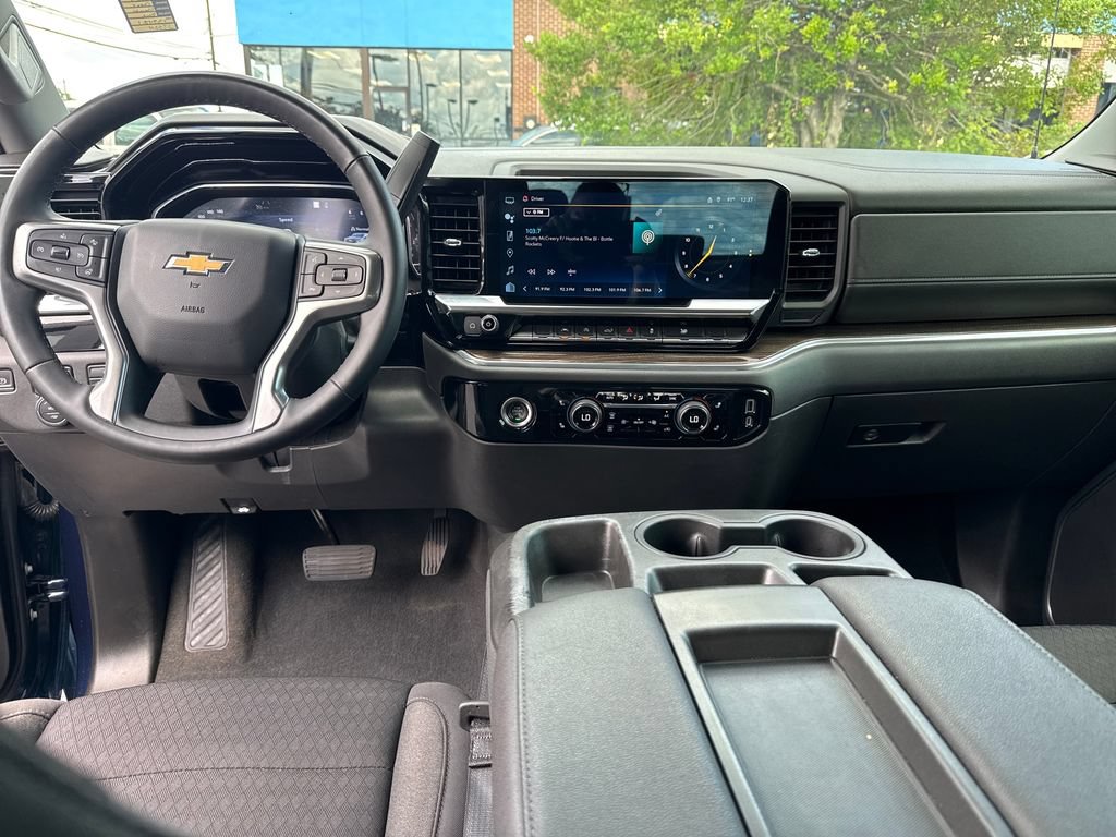 Used 2023 Chevrolet Silverado 1500 LT AWD/4WD image 23