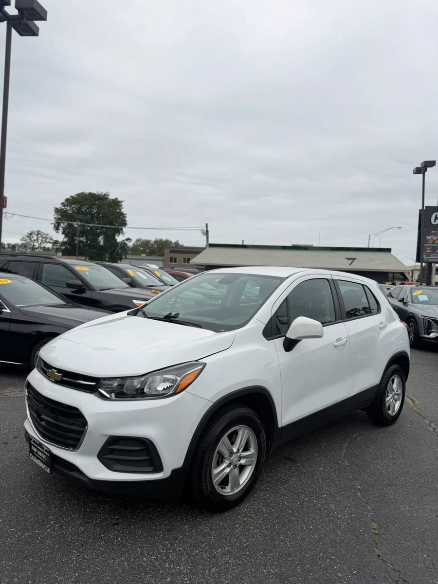 Used 2022 Chevrolet Trax LS AWD/4WD image 2