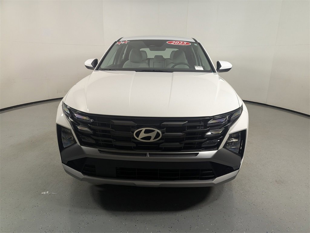 Certified 2025 Hyundai Tucson SE image 2