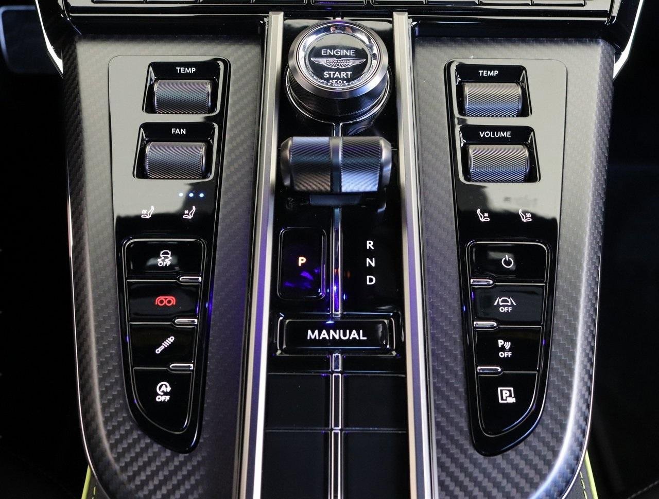 Used 2025 Aston Martin V8 Vantage Coupe image 21