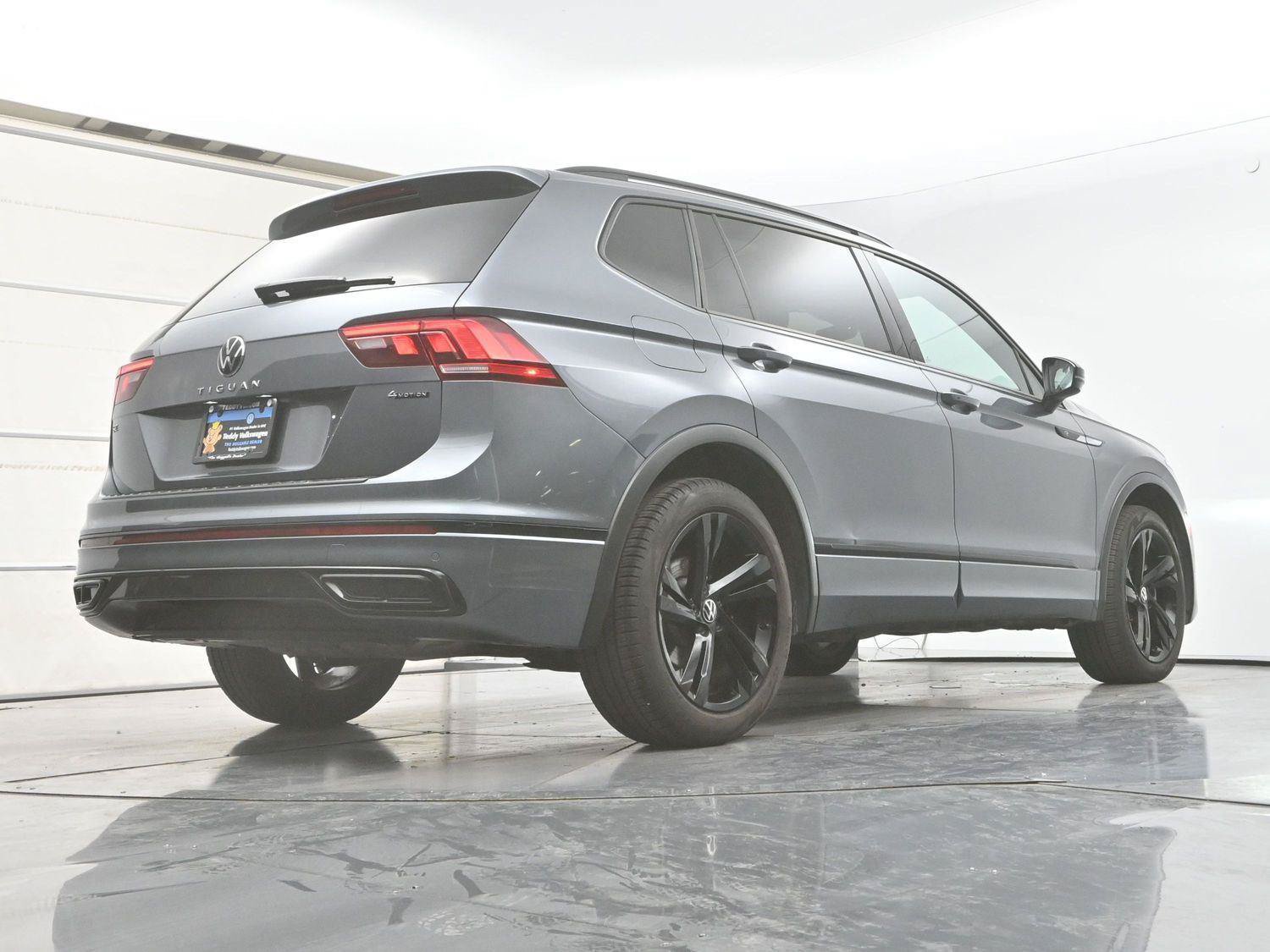 Certified 2023 Volkswagen Tiguan SE R-Line AWD/4WD image 30