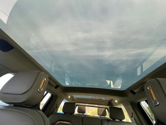 Used 2024 Rivian R1S Adventure image 15