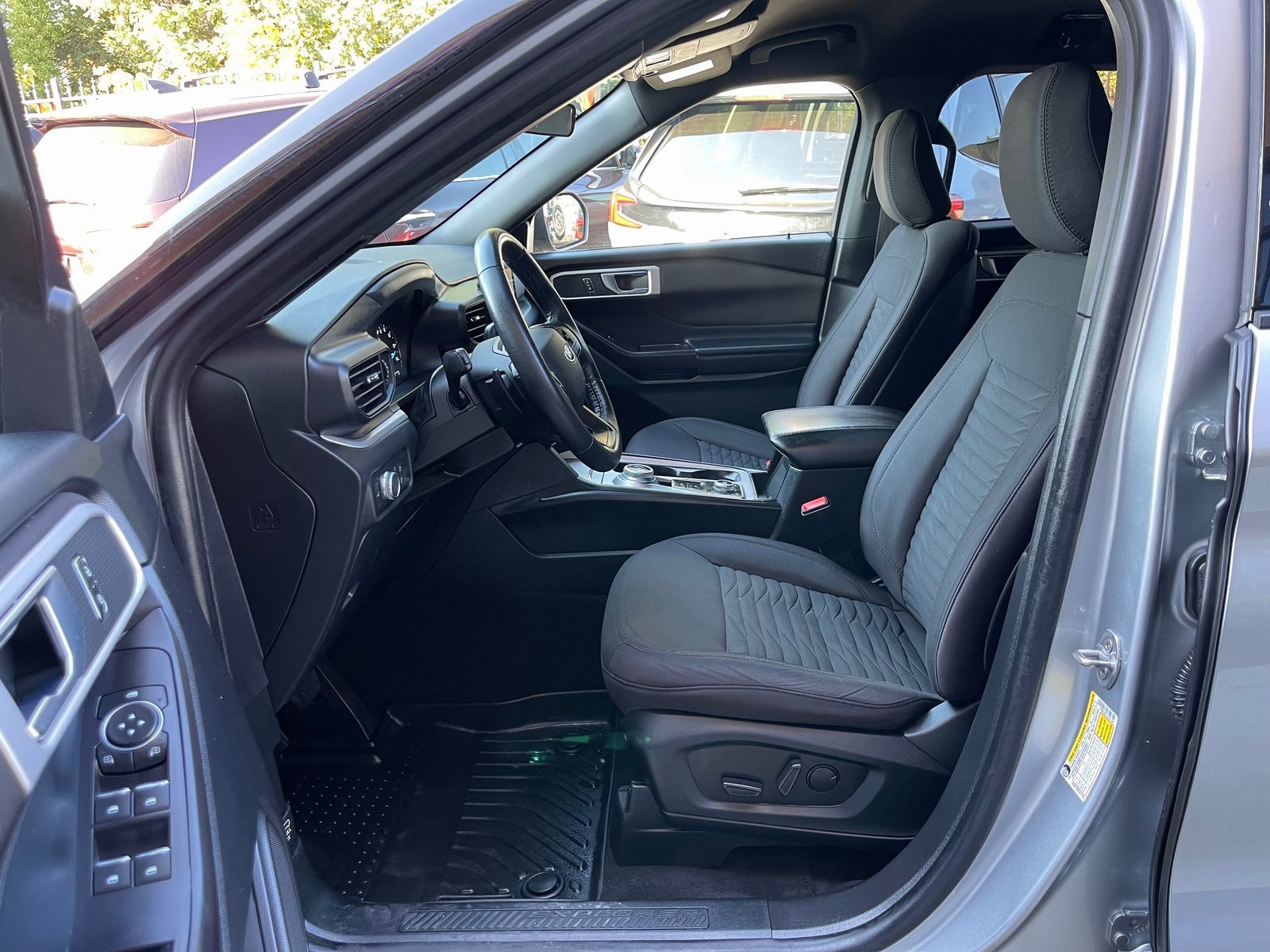 Used 2020 Ford Explorer XLT image 9