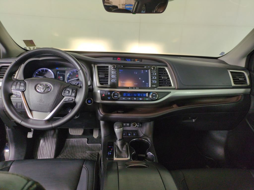 Used 2017 Toyota Highlander XLE w/ Protection Package #3 image 14