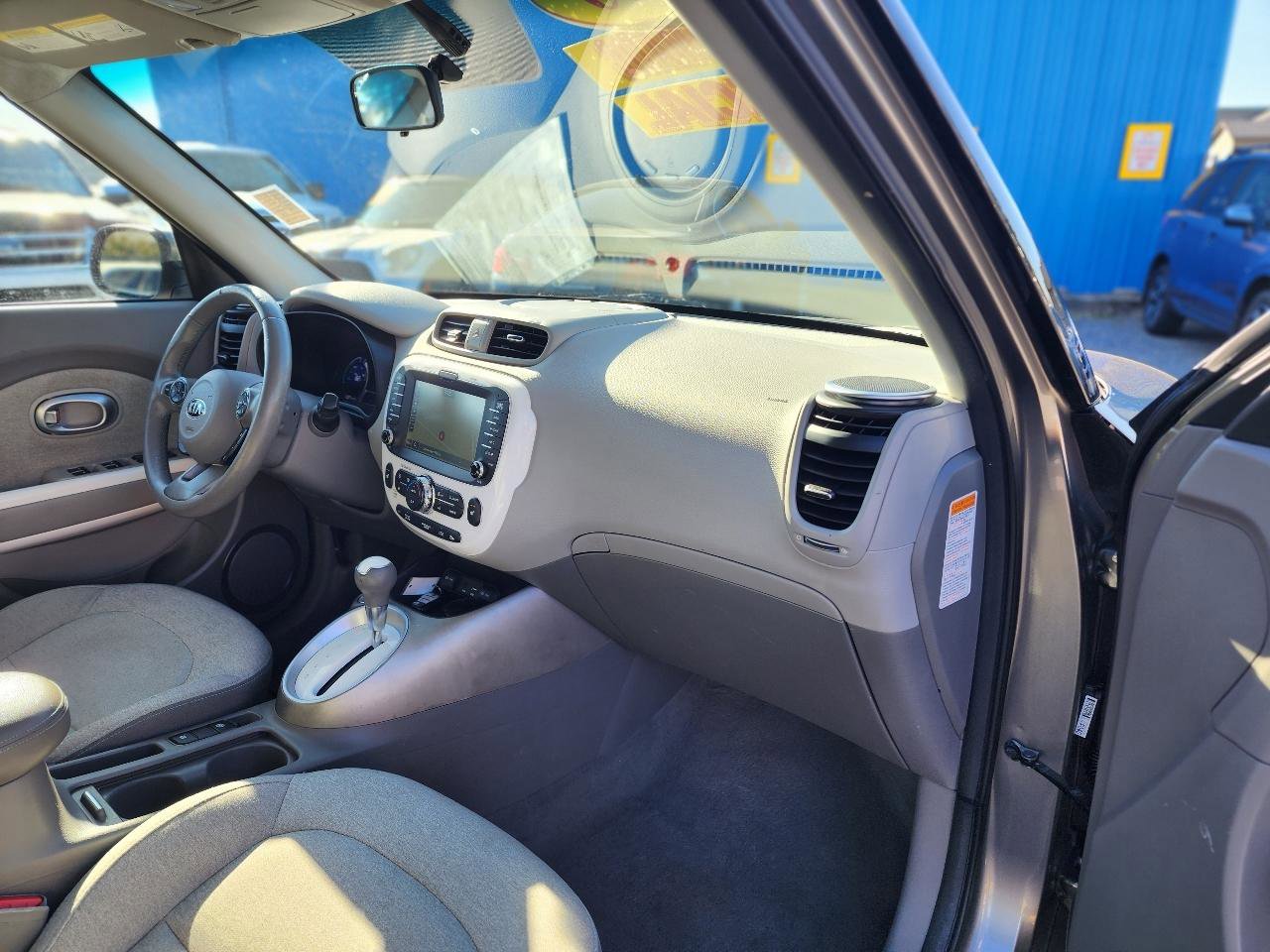 Used 2016 Kia Soul EV FWD image 27