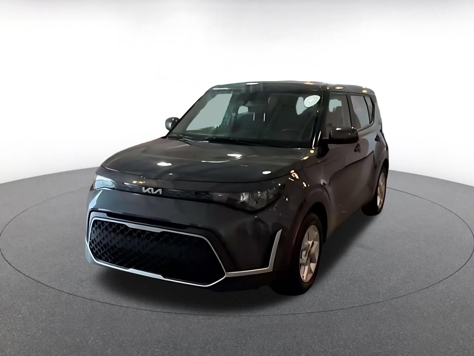 Used 2025 Kia Soul LX w/ LX Technology Package FWD image 4