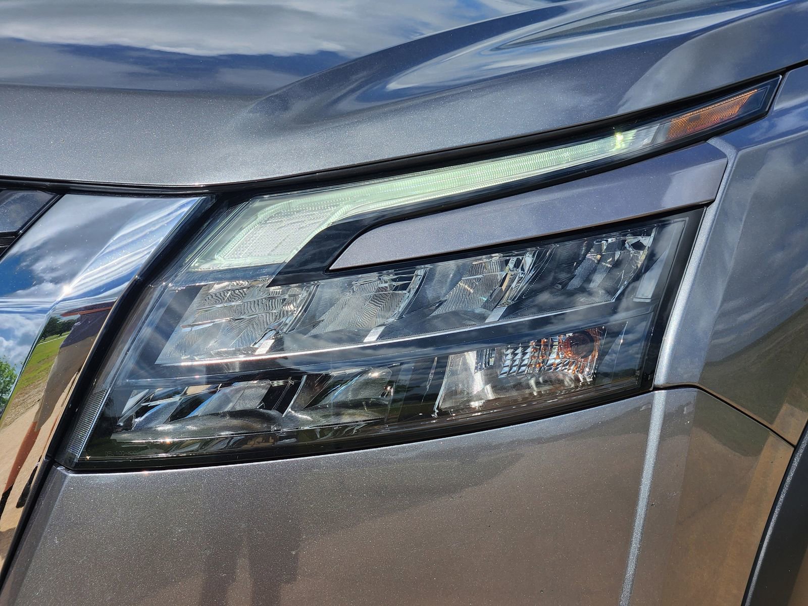 Used 2023 Nissan Pathfinder SV FWD image 9