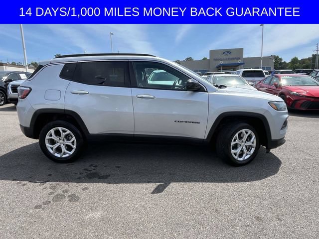 Used 2024 Jeep Compass Latitude AWD/4WD image 3