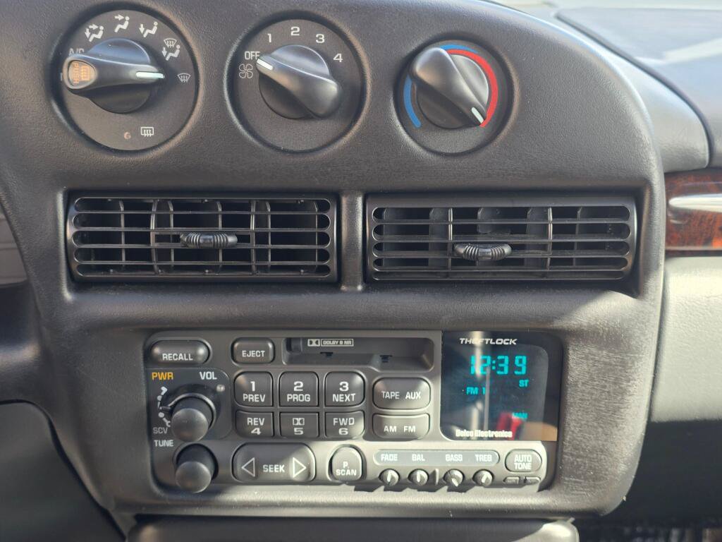 Used 1995 Chevrolet Monte Carlo Z34 FWD image 16