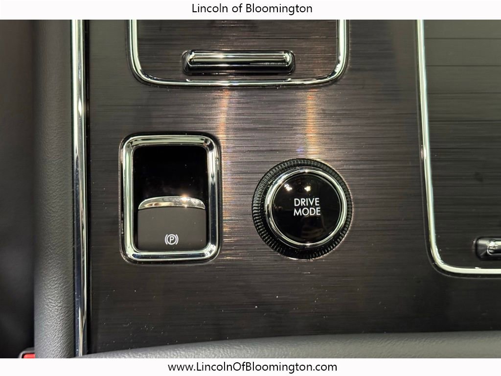 New 2026 Lincoln Aviator AWD w/ Jet Appearance Package image 35