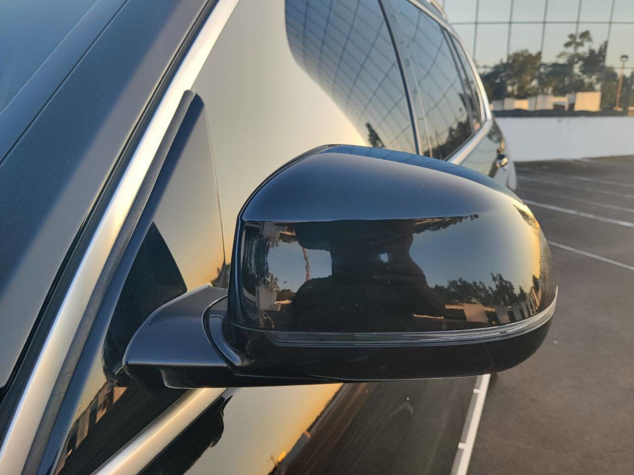 Used 2019 BMW X7 xDrive40i w/ Cold Weather Package image 14