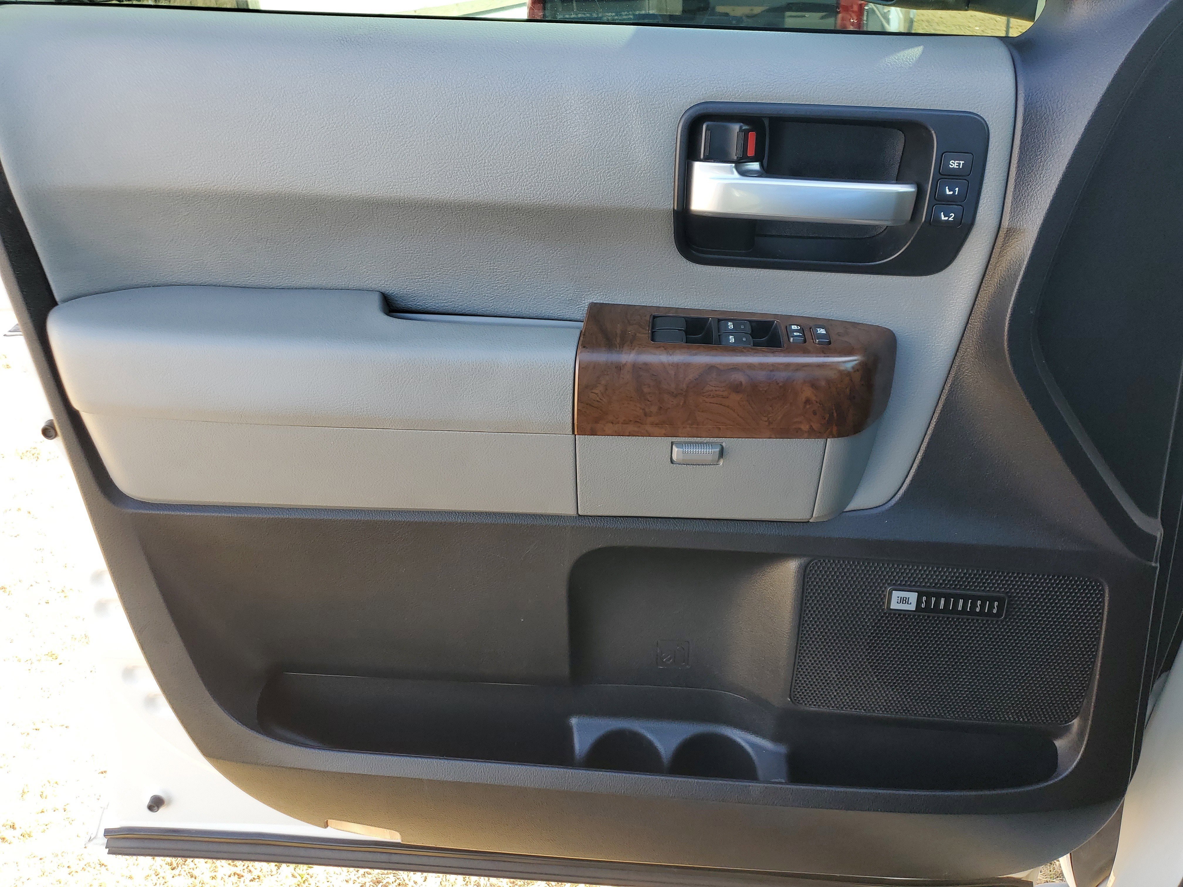 Used 2010 Toyota Sequoia Platinum image 29