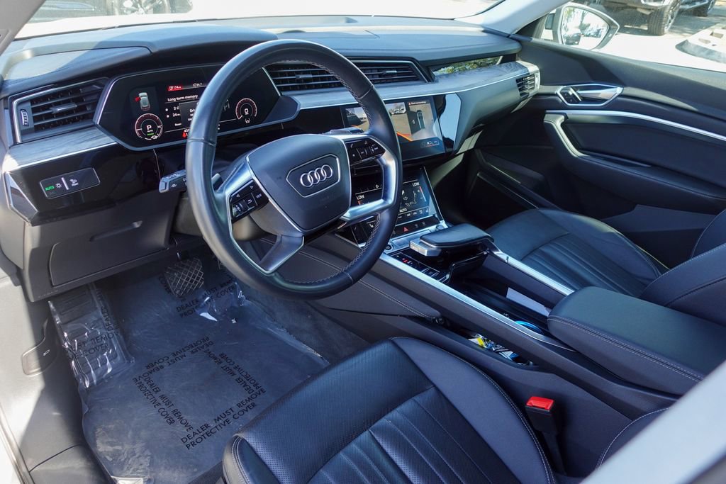 Used 2022 Audi e-tron Premium Plus w/ Premium Plus Package image 9