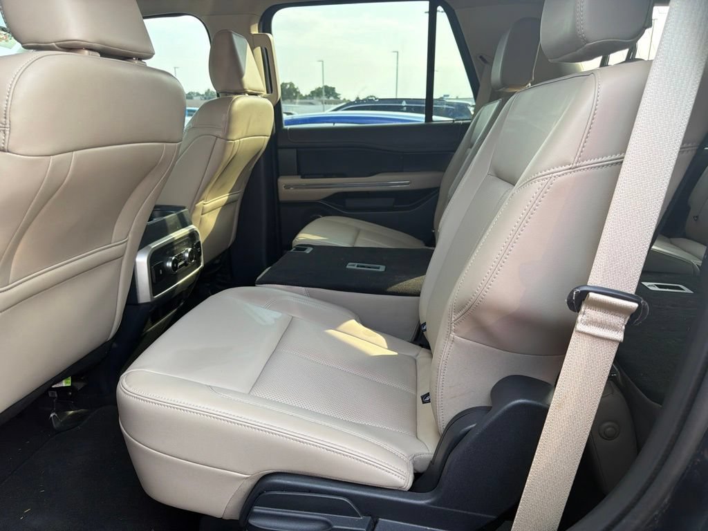 Used 2023 Ford Expedition XLT AWD/4WD image 10