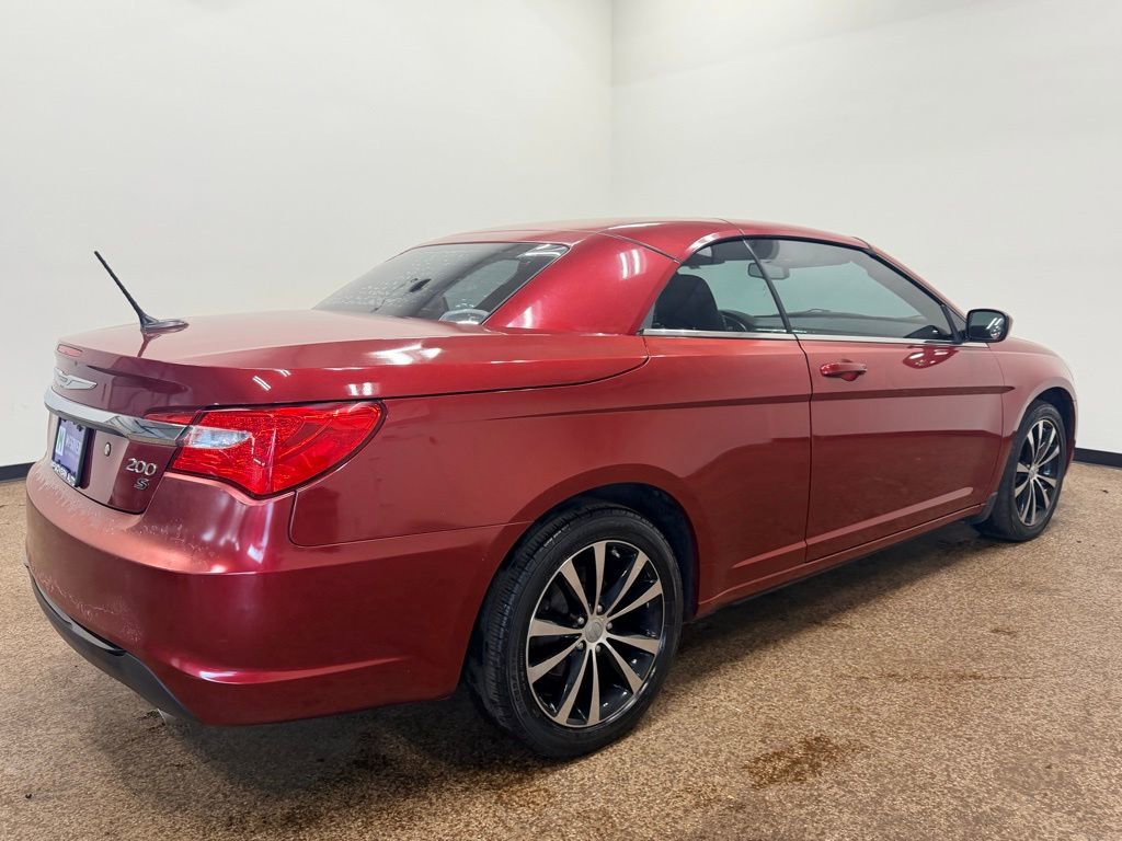 Used 2013 Chrysler 200 S FWD image 5
