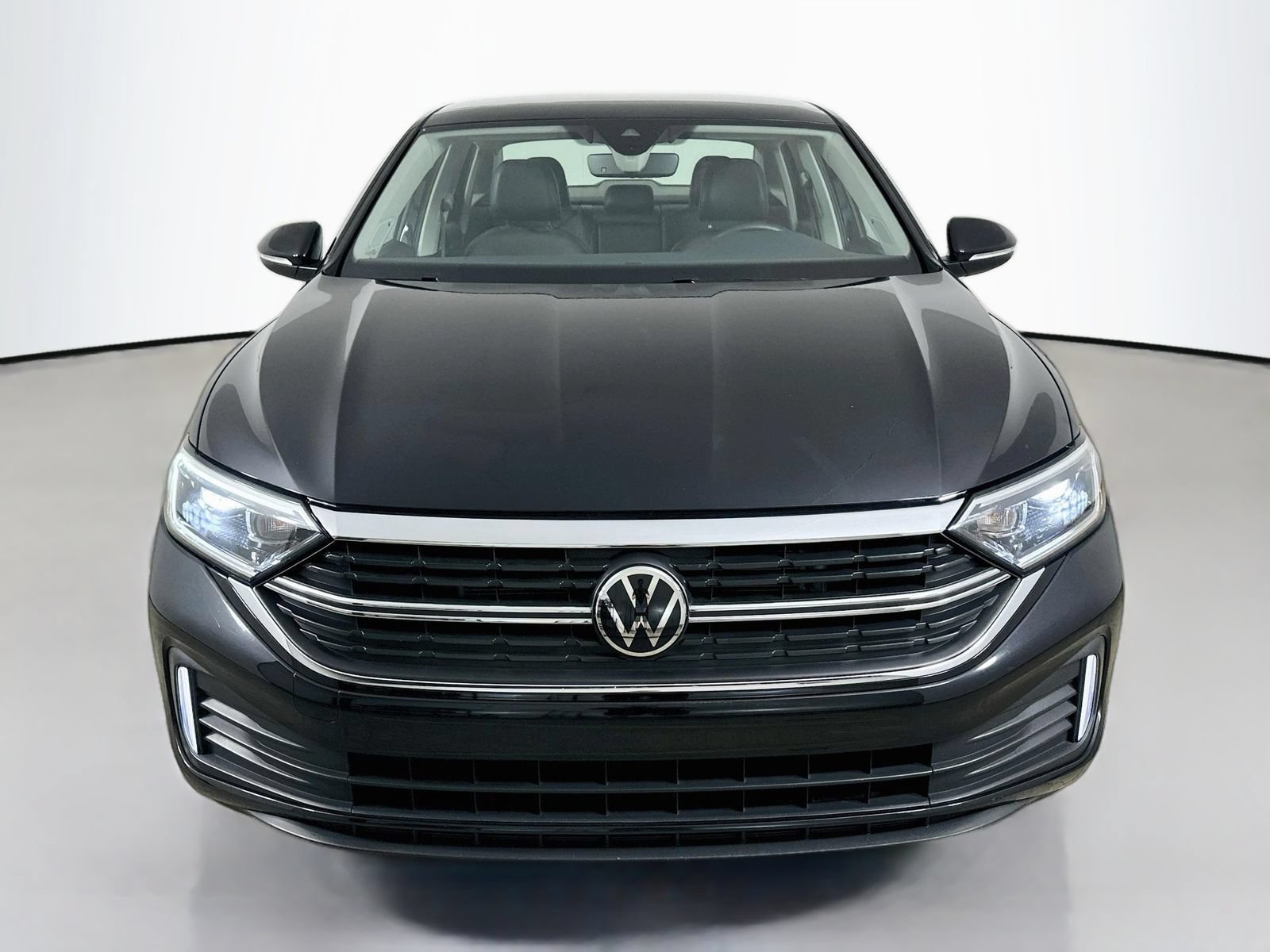 Used 2024 Volkswagen Jetta SEL FWD image 2